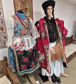 Kaláris Viselettár