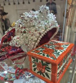 Kaláris Viselettár