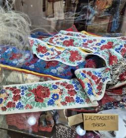 Kaláris Viselettár