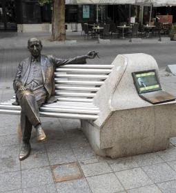 Kálmán Imre szobra