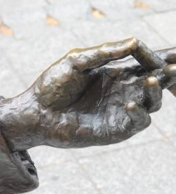 Kálmán Imre szobra