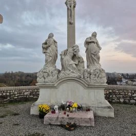 Kálvária-szoborcsoport, Tata - Külső kép