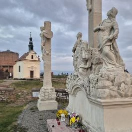 Kálvária-szoborcsoport, Tata - Külső kép