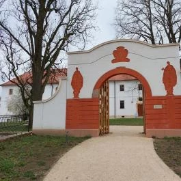 Kamalduli Remeteség Oroszlány-Majkpuszta - Külső kép