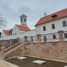 Kamalduli Remeteség Oroszlány-Majkpuszta - Külső kép