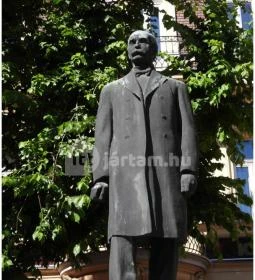 Kamermayer Károly szobra