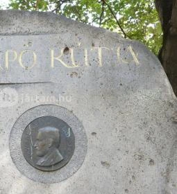 Kányádi Sándor emlékkő & Elek apó kútja