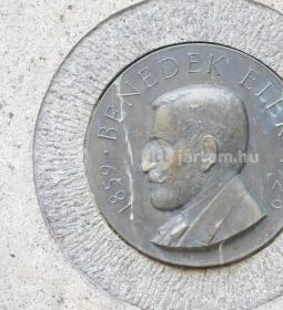 Kányádi Sándor emlékkő & Elek apó kútja