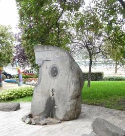 Kányádi Sándor emlékkő & Elek apó kútja