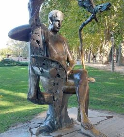 21. legjobb látnivaló: Karinthy Frigyes szobra