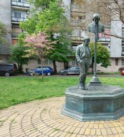 Karinthy Frigyes-emlékmű