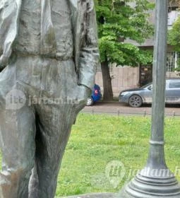 Karinthy Frigyes-emlékmű