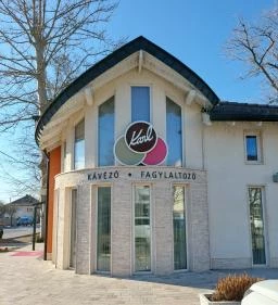 Karl Kávézó Fagylaltozó