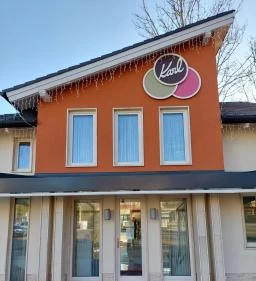 Karl Kávézó Fagylaltozó