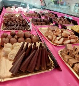 Karl Kávézó Fagylaltozó