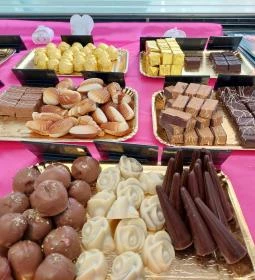 Karl Kávézó Fagylaltozó