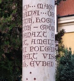 Károly Róbert-szobor