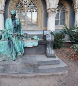 Károlyi Sándor gróf szobra 