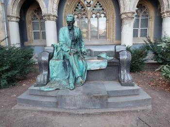 Károlyi Sándor gróf szobra Budapest