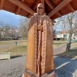 Kárpátok őre szobor Budakalász - Külső kép