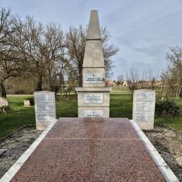 Katonatemető Balassagyarmat - Külső kép