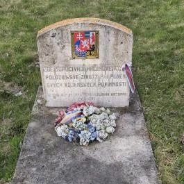 Katonatemető Balassagyarmat - Külső kép