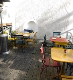 Kávéház a Vörös Lóhoz