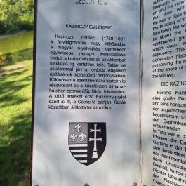 Kazinczy-emlékpad, Tata - Egyéb