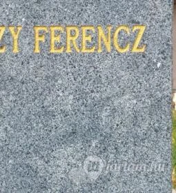 Kazinczy Ferenc-mellszobor