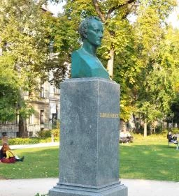 Kazinczy Ferenc-mellszobor