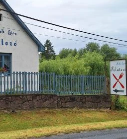 Kék Lóca Falatozó