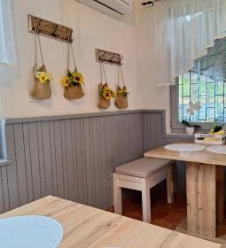 Kék Lóca Falatozó