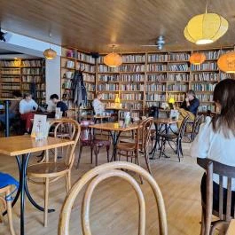 Kelet Kávézó & Galéria, Budapest - Belső