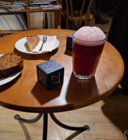 Kelet Kávézó & Galéria