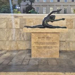 Keleti Ágnes szobra Budapest - Külső kép