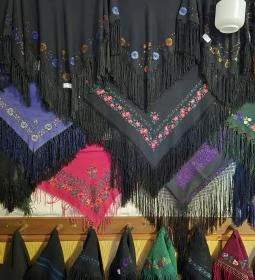 532. legjobb látnivaló: Kendő, vállkendő kiállítás