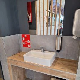 Kentucky Fried Chicken - Tesco DT Budaörs Budaörs - Mosdó