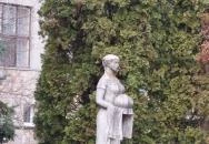 A kenyér dicsérete szobor Herceghalom