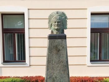 Kepenyes Pál fejszobra Kondoros