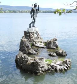 Keresztelő Szent János szobra