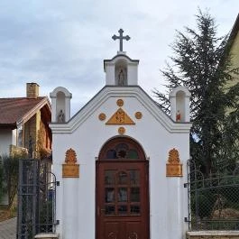 Kerítéskápolna Pincehely - Külső kép