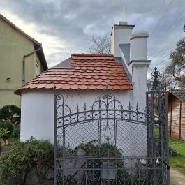 Kerítéskápolna Pincehely - Külső kép