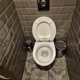 Két Szerecsen Kávéház & Bisztró Budapest - Mosdó