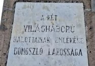 A két világháború hőseinek emlékműve Domoszló