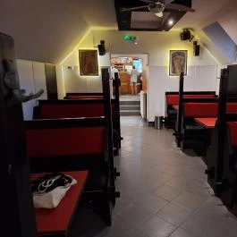 Kétlyukú Söröző-Borozó, Budapest - Belső