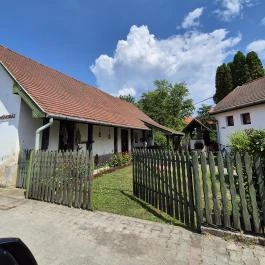 Kézművesház, Dédestapolcsány - Külső kép