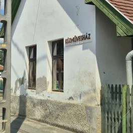 Kézművesház, Dédestapolcsány - Külső kép