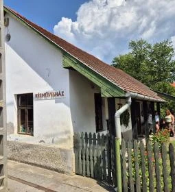 Kézművesház