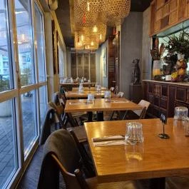 Khan Food & Bar, Budapest - Belső