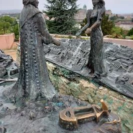 Kilátókő-szobor Budapest - Külső kép